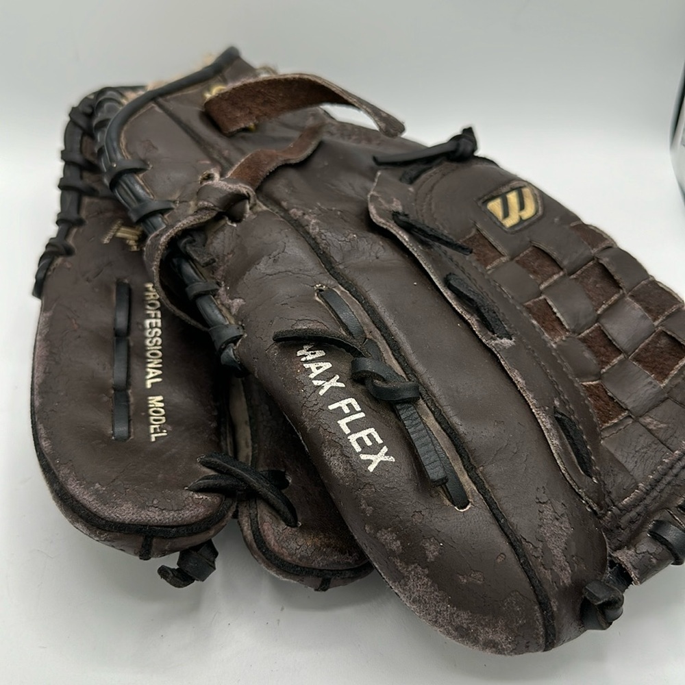 Mizuno leather left-hand baseball glove, 13 inches